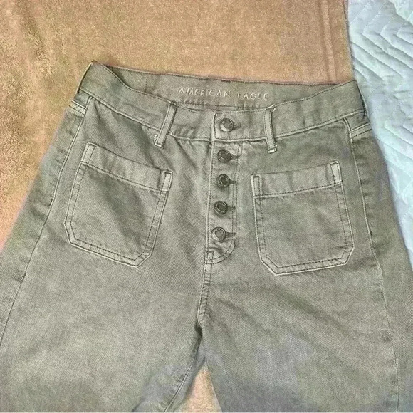 American Eagle Size 4. Button Fly Front. Green. Front pockets - Picture 3 of 9